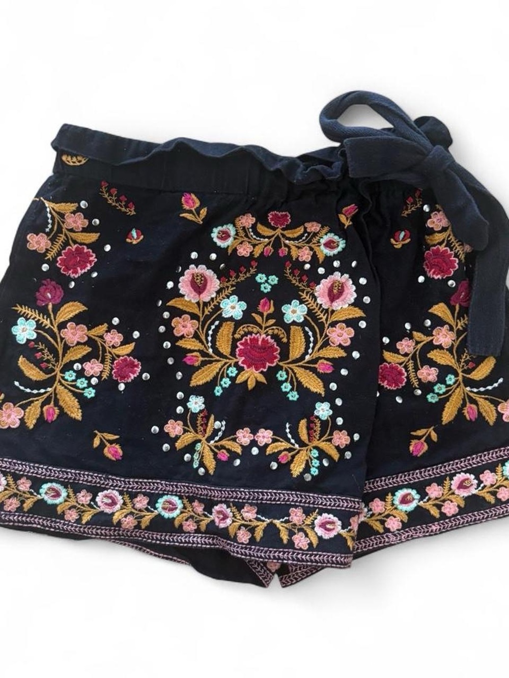 Embroidered Floral Black Womenโs Skort
